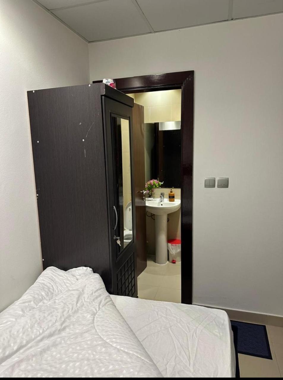 Four Stars Hostel Dubai Luaran gambar