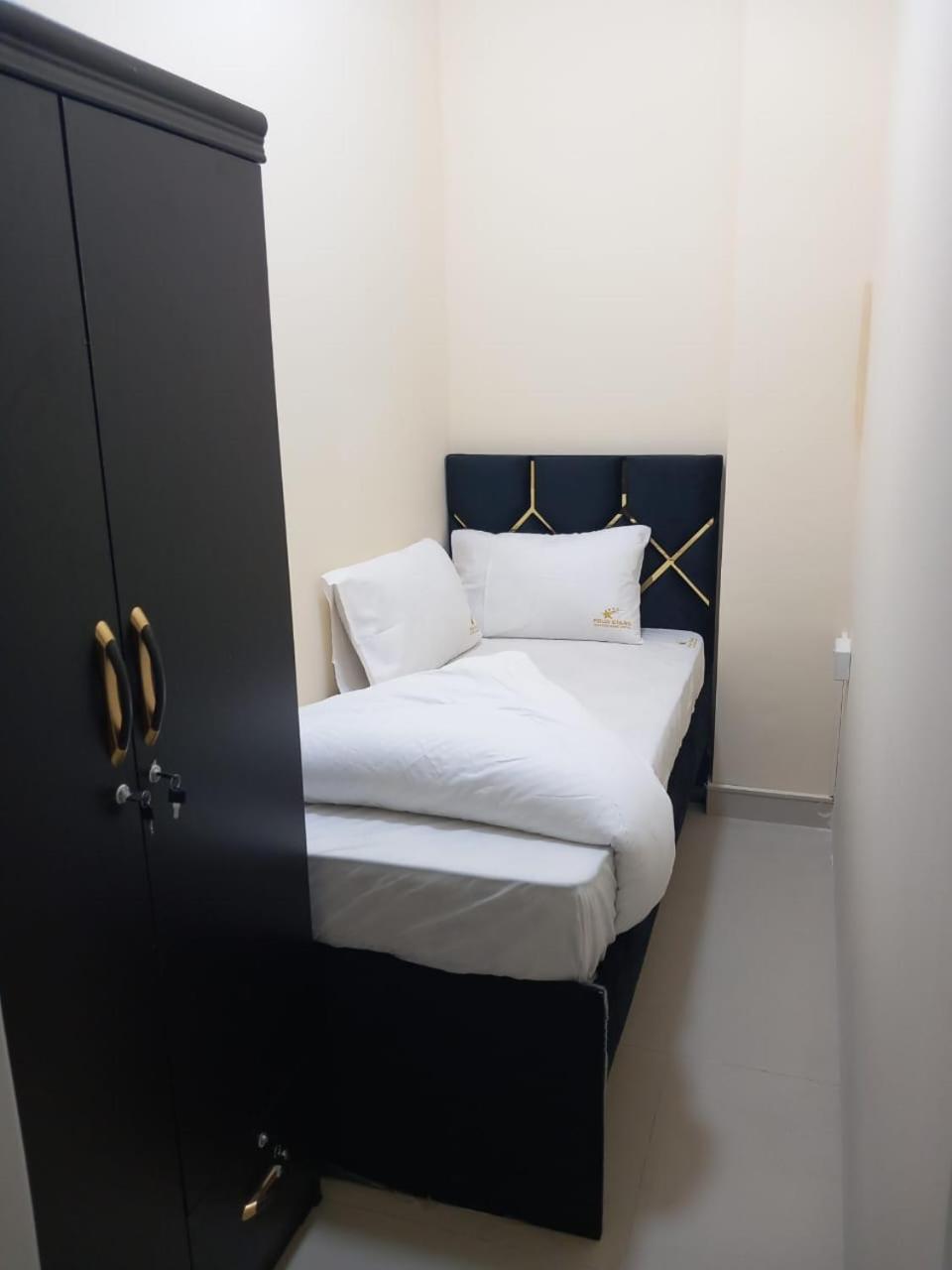 Four Stars Hostel Dubai Luaran gambar