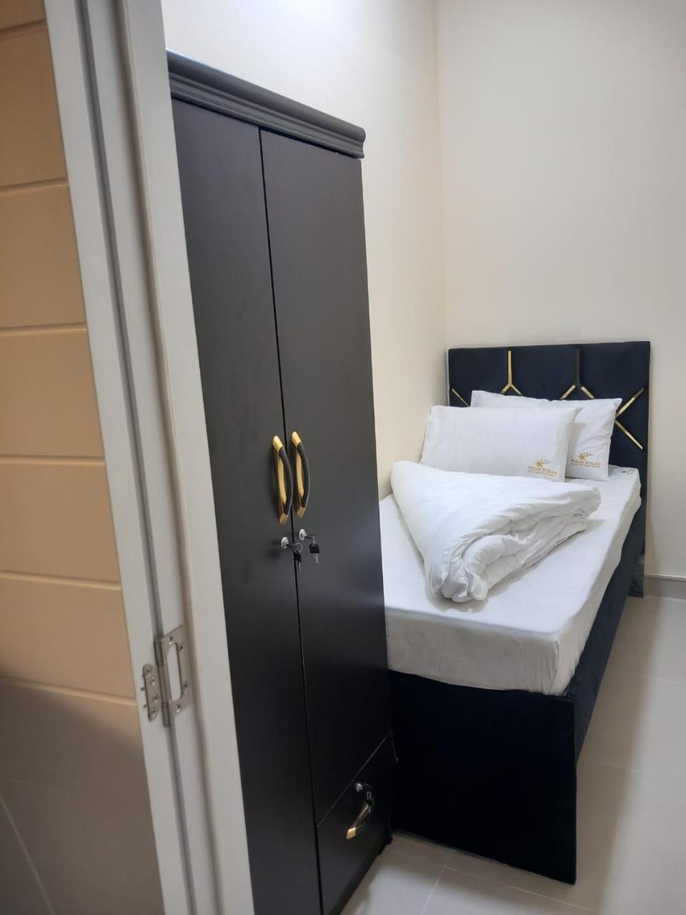 Four Stars Hostel Dubai Luaran gambar